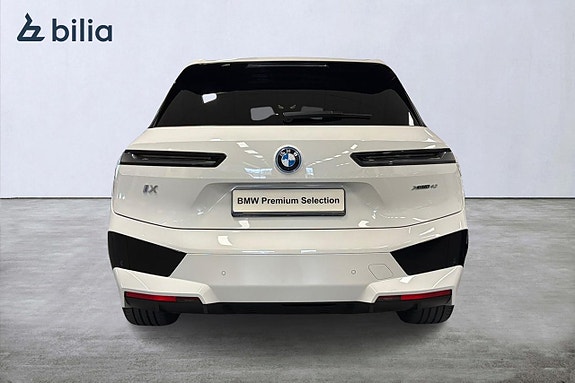 BMW iX 4 of 18