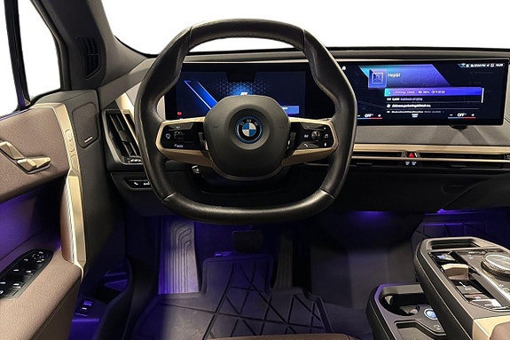 BMW iX 9 of 18