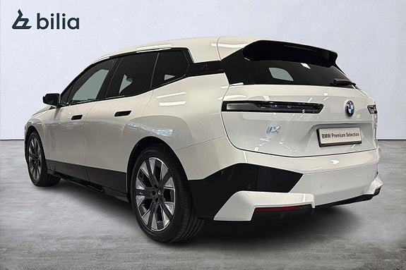 BMW iX 2 of 18