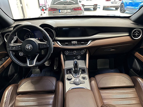 Alfa Romeo Stelvio 13 of 23