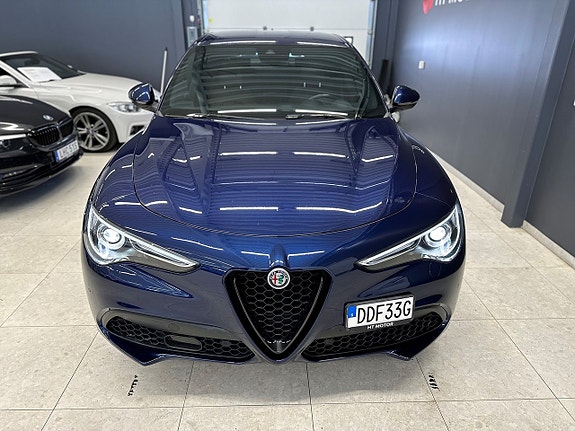 Alfa Romeo Stelvio 3 of 5