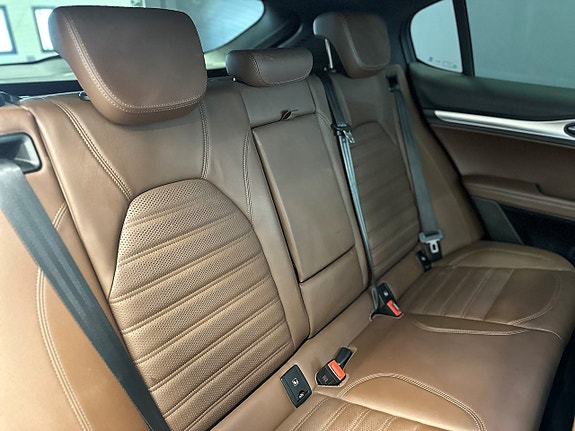 Alfa Romeo Stelvio 23 of 23