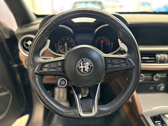 Alfa Romeo Stelvio 14 of 23