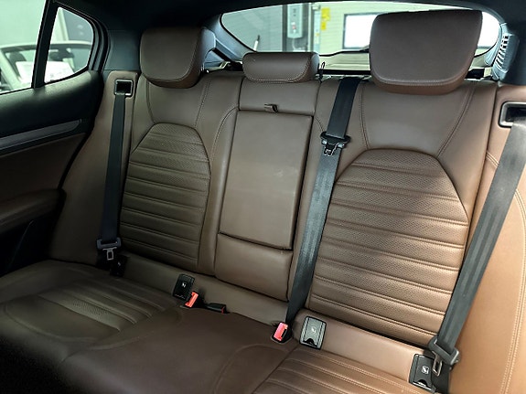 Alfa Romeo Stelvio 22 of 23