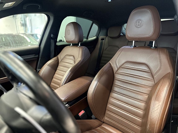 Alfa Romeo Stelvio 17 of 23