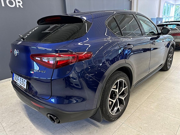Alfa Romeo Stelvio 9 of 23