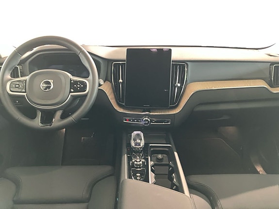 Volvo XC60 6 of 15