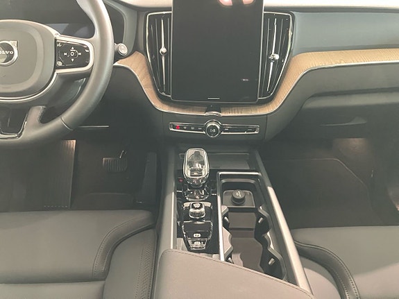 Volvo XC60 13 of 15