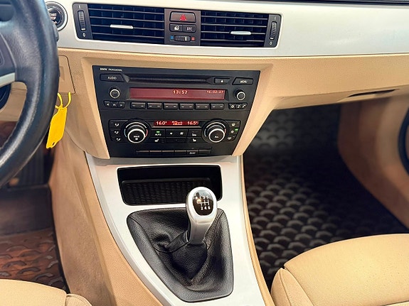 BMW 318i 16 of 18