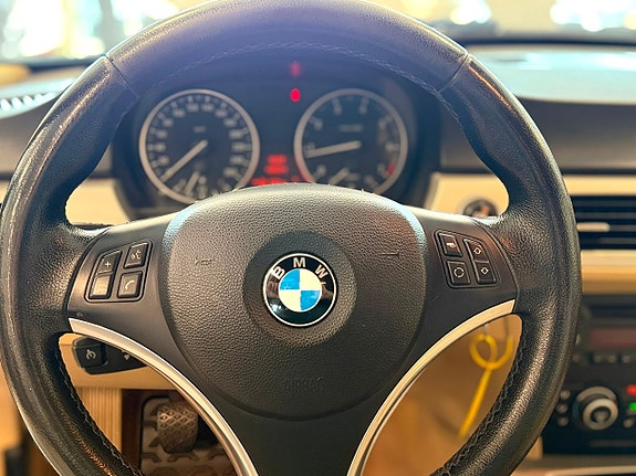BMW 318i 14 of 18