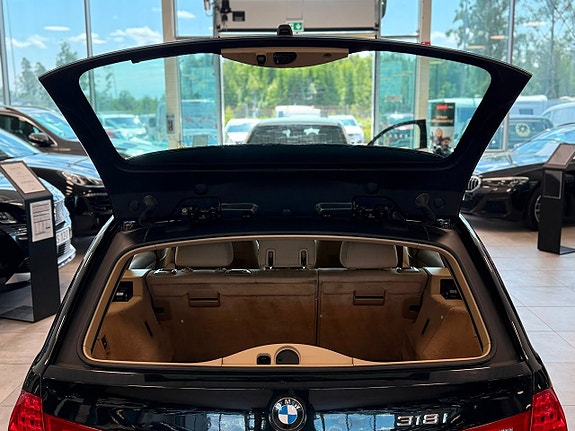 BMW 318i 7 of 18