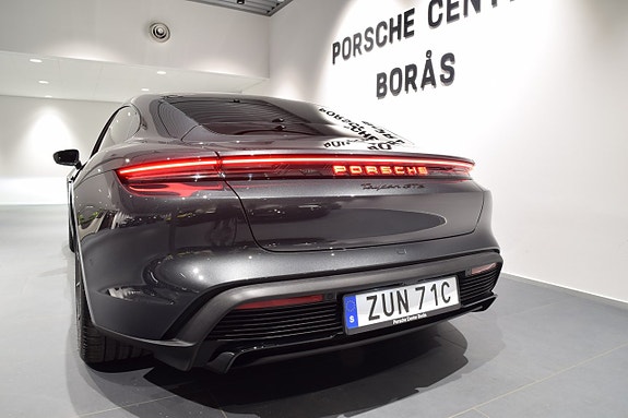 Porsche Taycan GTS 16 of 21