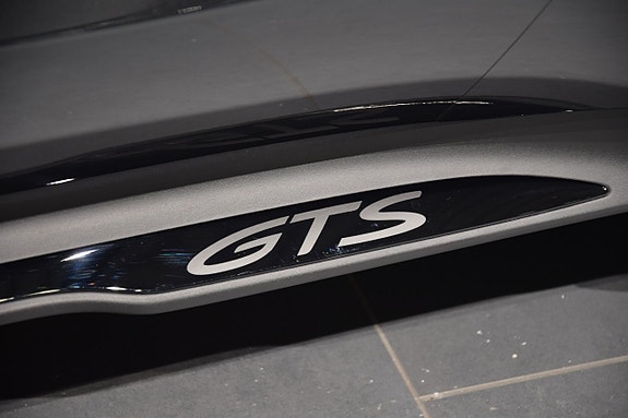 Porsche Taycan GTS 19 of 21
