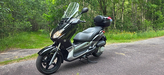 Yamaha YAMAHA X-MAX 250 2 of 6