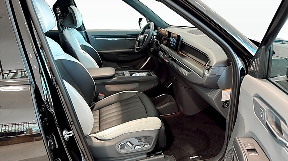 Kia EV9 14 of 17