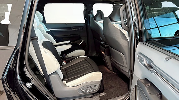 Kia EV9 4 of 17