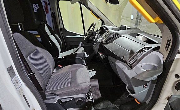 Ford Transit 11 of 12