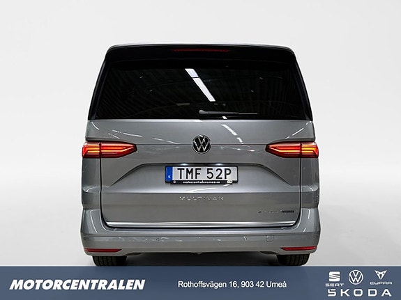Volkswagen Multivan 2 of 5