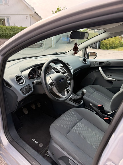 Ford Fiesta 4 of 5