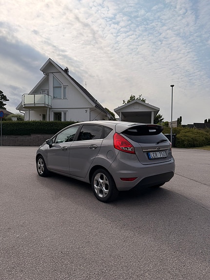 Ford Fiesta 2 of 5