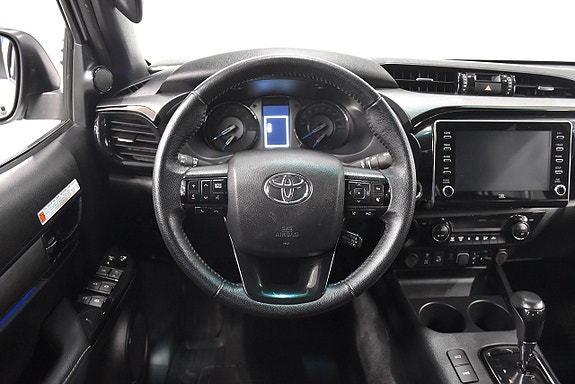 Toyota HiLux 2 of 23