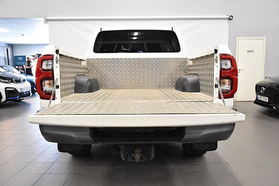 Toyota HiLux 23 of 23