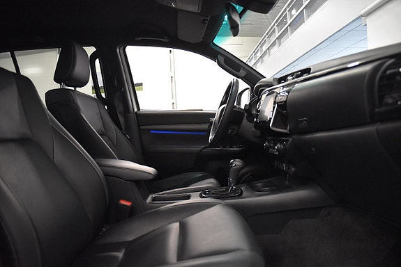 Toyota HiLux 13 of 23