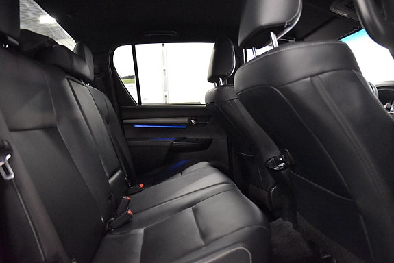 Toyota HiLux 14 of 23