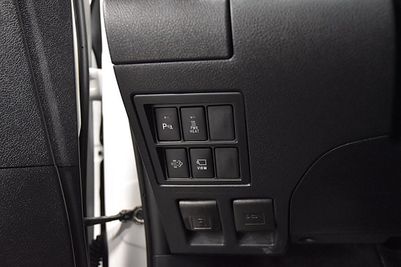 Toyota HiLux 16 of 23