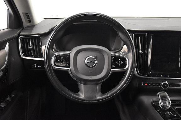Volvo V90 2 of 27