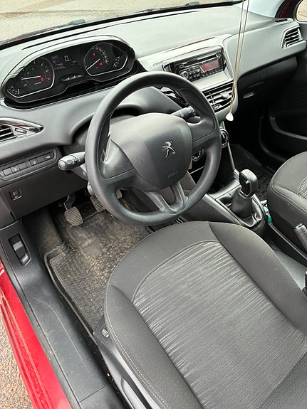 Peugeot 208 4 of 5