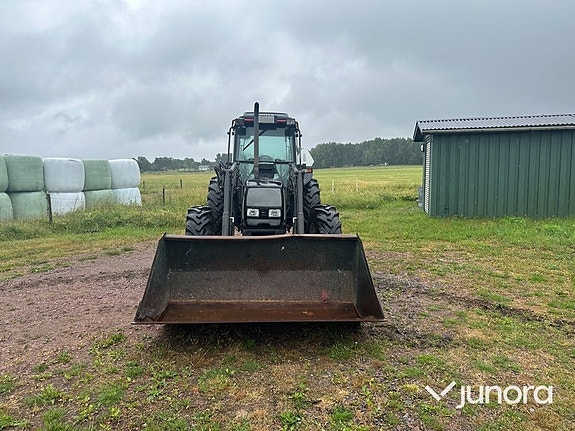 Traktor - Valtra 900 med lastare 16 of 30