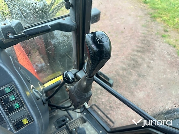 Traktor - Valtra 900 med lastare 28 of 30