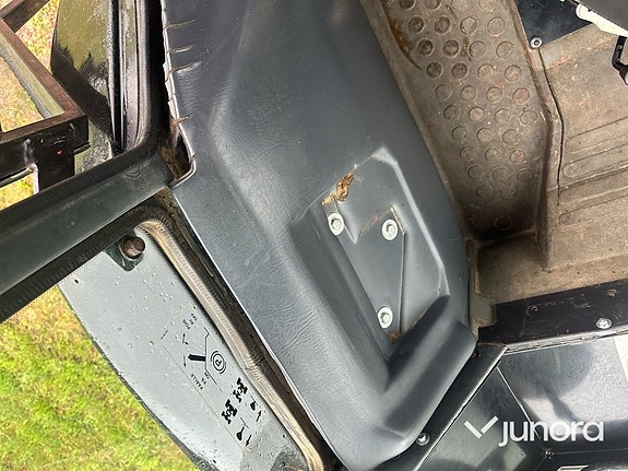 Traktor - Valtra 900 med lastare 27 of 30