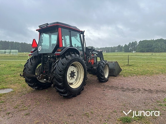 Traktor - Valtra 900 med lastare 10 of 30