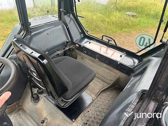 Traktor - Valtra 900 med lastare 18 of 30