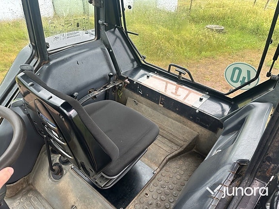 Traktor - Valtra 900 med lastare 19 of 30
