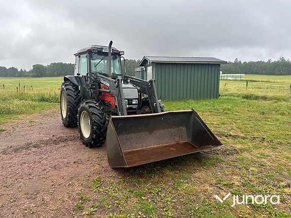 Traktor - Valtra 900 med lastare 15 of 30
