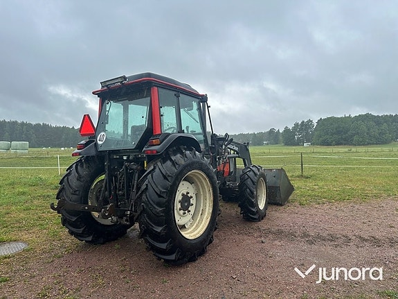 Traktor - Valtra 900 med lastare 9 of 30
