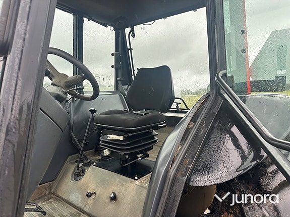 Traktor - Valtra 900 med lastare 20 of 30