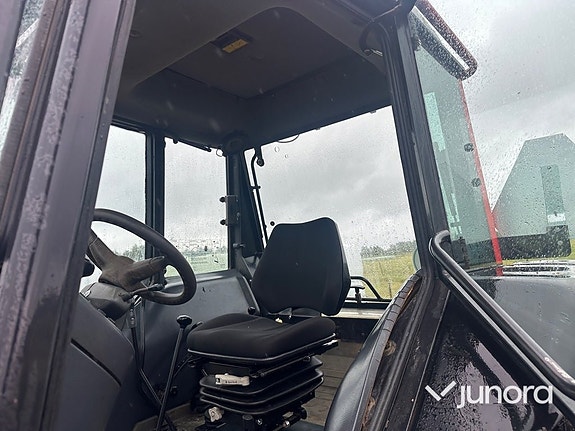 Traktor - Valtra 900 med lastare 21 of 30
