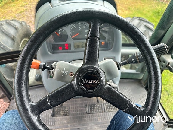 Traktor - Valtra 6350-4 med twin trac 23 of 30