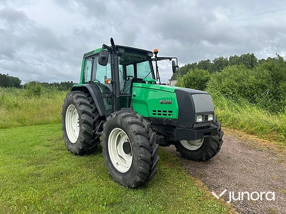 Traktor - Valtra 6350-4 med twin trac 19 of 30