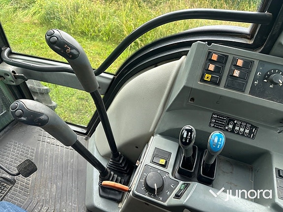 Traktor - Valtra 6350-4 med twin trac 25 of 30