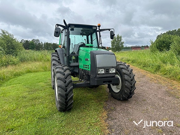 Traktor - Valtra 6350-4 med twin trac 21 of 30