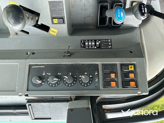 Traktor - Valtra 6350-4 med twin trac 26 of 30