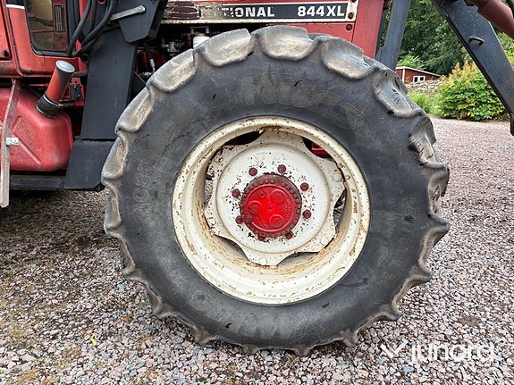 Traktor – International 844 AXL med Ålö Quicke 3360 WS lastare 20 of 30