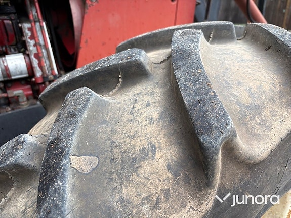 Traktor – International 844 AXL med Ålö Quicke 3360 WS lastare 21 of 30
