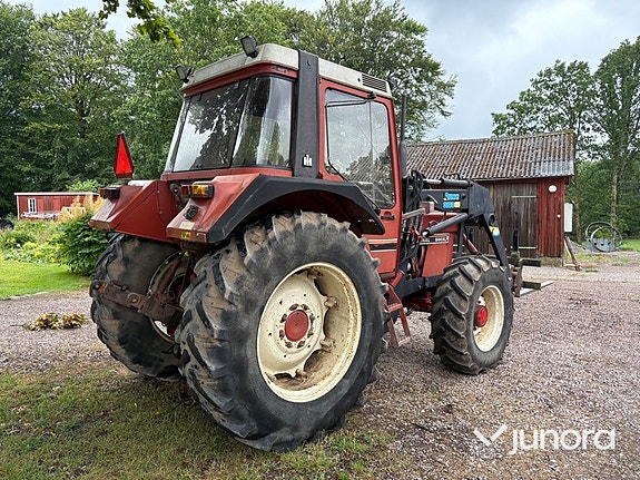 Traktor – International 844 AXL med Ålö Quicke 3360 WS lastare 6 of 30