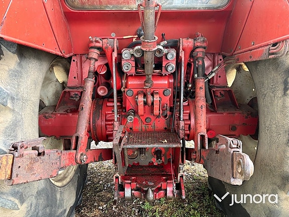 Traktor – International 844 AXL med Ålö Quicke 3360 WS lastare 27 of 30